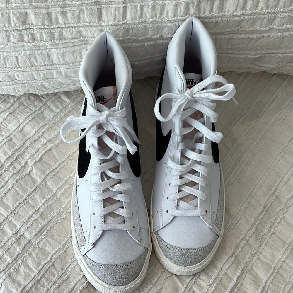 NWOT Men’s Nike White and Black High-Tops - Picture 4 of 7